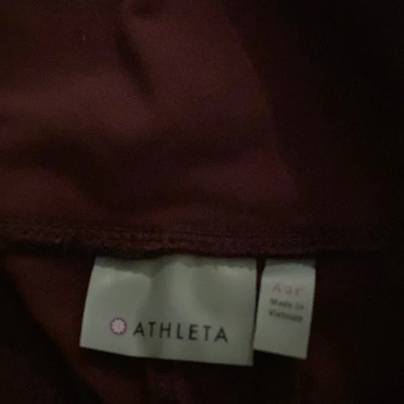 Athleta great stretchy yoga pants with great front and back pockets! - Picture 4 of 14